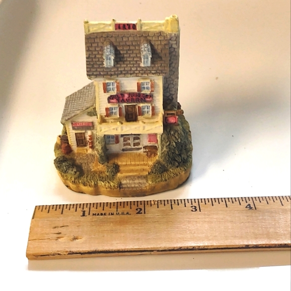 Vintage The Gold Nugget Tavern 1993 Ceramic Figurine Home Decor Collectible - Picture 4 of 4